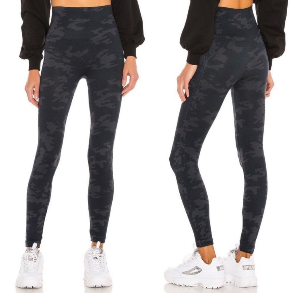 SPANX Look at me Now camouflage leggings. Large